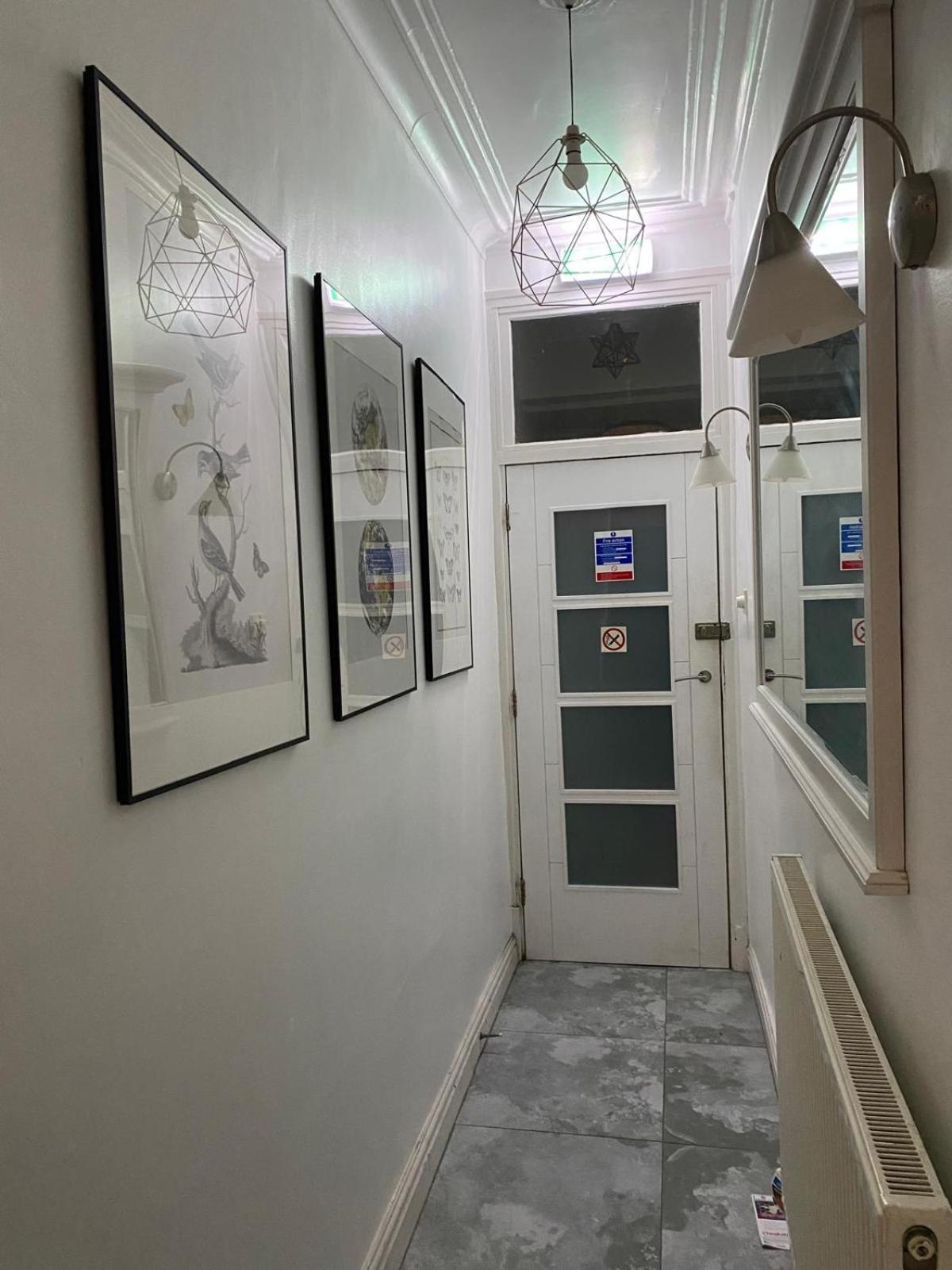 Precise Homes Ltd ウォルヴァーハンプトン エクステリア 写真