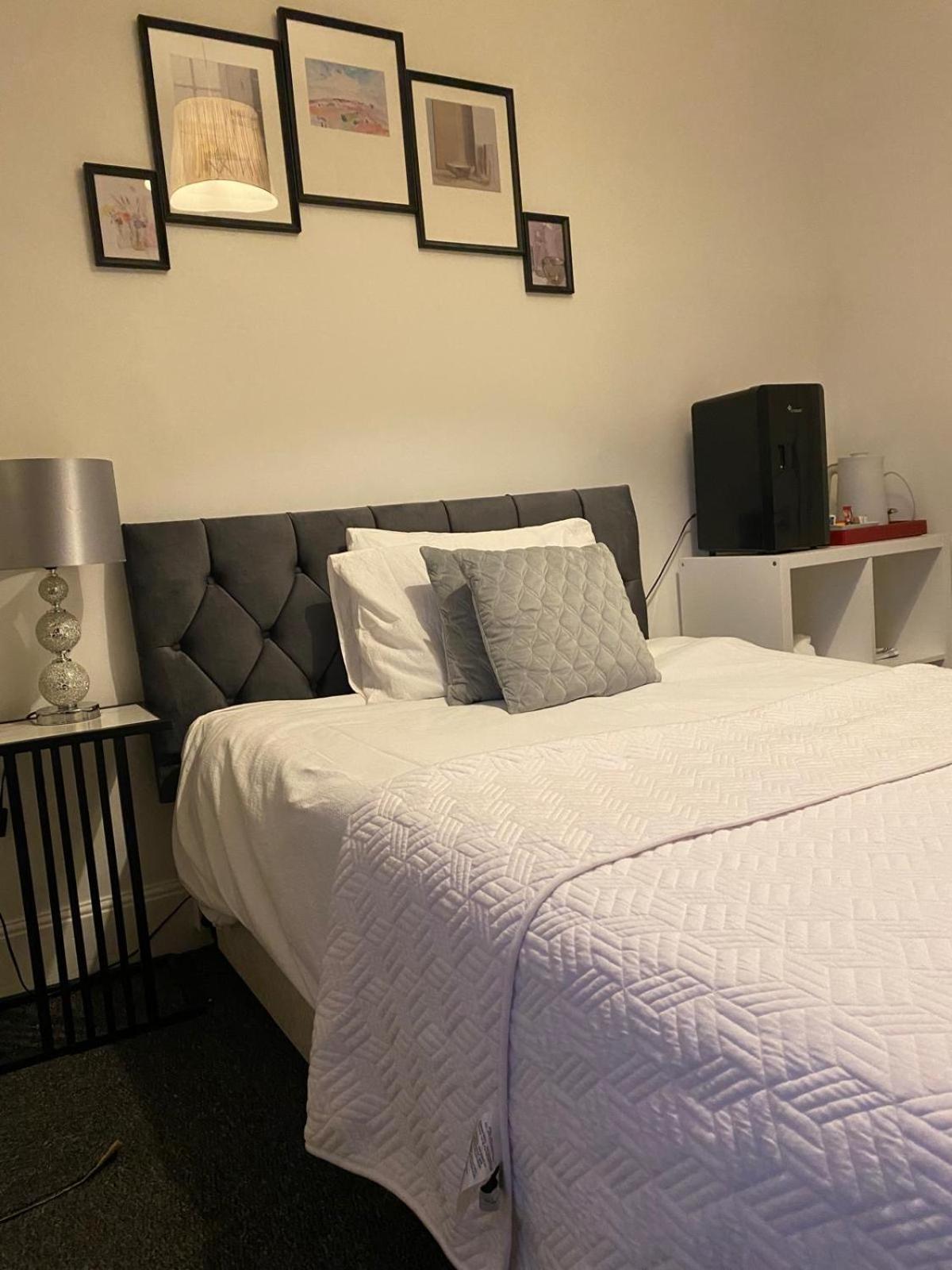 Precise Homes Ltd ウォルヴァーハンプトン エクステリア 写真